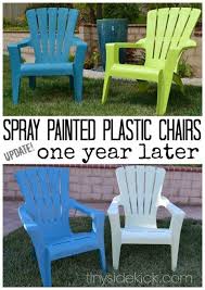 painting plastic chairs