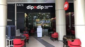 In dip 'n fly you can have all your favorite sweets and drinks made as you order them with the world's most luxurious belgian chocolate which is pouring in front of your eyes in. Dipndip Chocolate Cafe Ioi City Mall Discounts Up To 50 Eatigo
