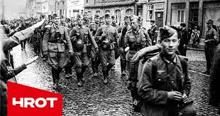 Ve dvou uniformách. Jak Češi bojovali za hitlerovské Německo | Týdeník pro  ekonomiku, politiku a byznys