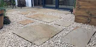Combining Paving With Decorative Gravel