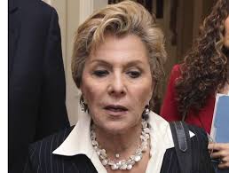 Senator, announced monday on her official twitter account that she had been assaulted and robbed but was not seriously hurt. Former U S Sen Barbara Boxer Assaulted Robbed In California Las Vegas Sun News