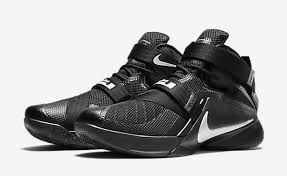 See more ideas about lebron shoes, nike lebron, nike. Lebron James Shoe History Sneaker Pics And Commercials Kicksologists Com