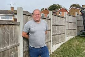 Face Jail If He Doesn T Remove Fence