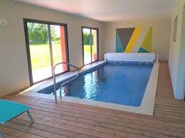 maison piscine intérieure privée sans