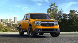 Ford Maverick TFL - Maverick XL vs Lariat Hands-On Video (Non-Driving) 1632842282982