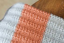 The design is simple, with pleated panels in two colors that are stitched together leaving openings for the handle and spout. Mae Ribbed Blanket Easy Knitting Pattern Mama In A Stitch