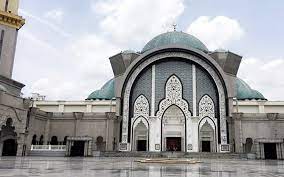 Masjid sultan salahuddin abdul aziz shah yang terletak di shah alam ini merupakan masjid terbesar dan. 6 Masjid Termegah Di Negara Malaysia Wajib Anda Kunjungi