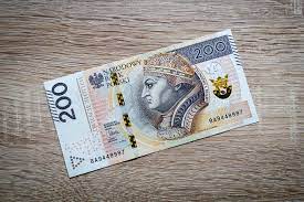 Украинцам в Польше выплатят дополнительные 700 злотых: какие условия  получения помощи - Закордон