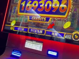Ray J Hits $17k Jackpot Playing Penny Slots at Casino
