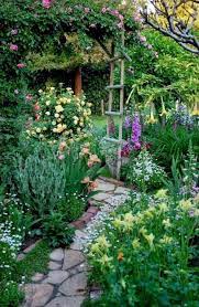 Amazing Cottage Garden Design Ideas 17
