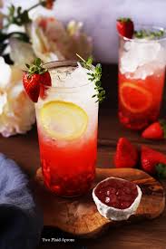 sparkling strawberry lemonade with