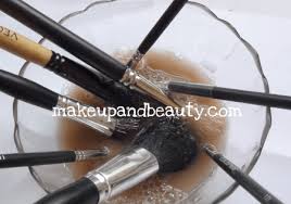 how to clean makeup brushes with photos