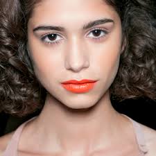 how to wear orange lipstick without