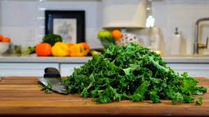 how to cut kale for salads you