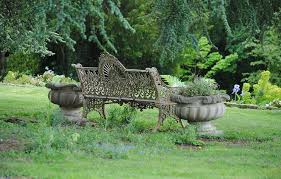 35 Awesome Garden Bench Ideas For Your