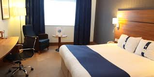 A minicab transfer from holiday inn express london stansted to stansted airport with 247 airport transfer will take approximately 3 minutes. Hotels Bei Stansted Holiday Inn Express Braintree