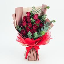 13 red roses love bouquet for