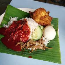 Ayam goreng berempah yang diperap bersama pelbagai jenis campuran rempahr, dipadankan bersama nasi lemak kukus yang. Victoria Home 6 Best Nasi Lemak In Kuala Lumpur