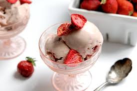 homemade strawberry ice cream no churn