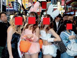 動画】ハロウィンで街中にいた美女4人、お持ち帰りされハメ撮り晒されるｗｗｗ - ポッカキット