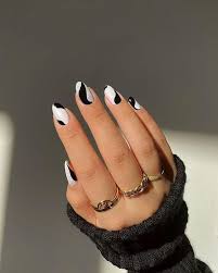 29 simple black nail designs that you