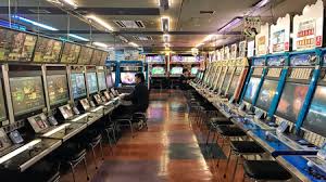 Juego recreativo la maquina : El Ultimo Bastion Del Arcade Asi Son Los Salones Recreativos De Akihabara El Barrio Electronico De Tokio
