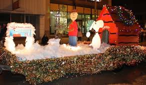 25ft red, green, silver tinsel garland 3in width christmas italian flag colors christopher columbus day parade floats indoor/outdoor party leedisplayseasonals 5 out of 5. Christmas Parade Is Saturday 5 30 P M Local News Thesalemnewsonline Com