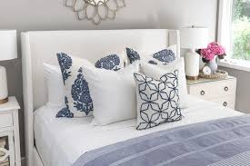 Queen Bed Pillow Arrangement Ideas