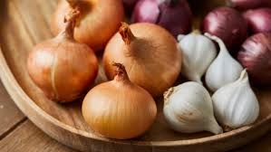 remove onion smell from your hands