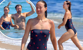 Check out the latest pictures, photos and images of olivia wilde from 2020. Olivia Wilde Frolics In The Ocean With Shirtless Fiance Jason Sudeikis Daily Mail Online
