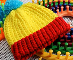 Knitting on a loom is easy even if you've never done it before and once you complete this slouchy hat you'll be hooked on loom knitting! 12 Great Loom Knit A Hat Video Tutorials Loom Knitting Videos