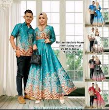 Tidak hanya itu, berbagai model dan desain baju couple pun menjadi populer dikalangan masyarakat sekarang ini. Baju Couple Muslim Bertiga Family 35 Ide Baju Couple Muslim Ibu Dan Anak 6bulan Ide Baju Couple Add Button To My Site