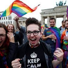 ألمانيا تنضم إلى نادي الدول التي تسمح بزواج مثليي الجنس رغم معارضة ميركل