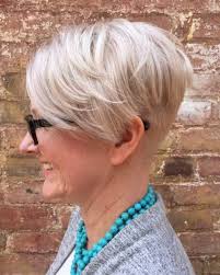 Thicker hair dependably looks pleasant in a stretched haircut. 17 Best Short Hairstyles For Women Over 50 With Glasses