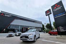 mitsubishi motors thailand opens new outlet