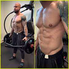chris daughtry bares ripped body