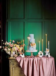 5 incredible wedding cake table designs