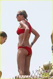 Taylor Swift Body Shape in a Bikini