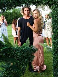 How jay alvarrez became an instagram millionaire. Instagram Couple Alexis Ren And Jay Alvarrez S Break Up Got Messy With Size Shaming And Twitter Rants Why Jay Alvarrez And Alexis Ren Split