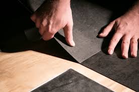 how to remove vinyl tile onfloor
