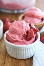 easy homemade strawberry frozen yogurt