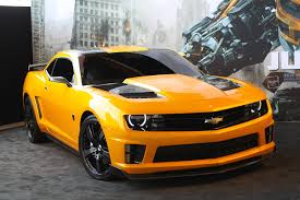 Watch the official 'bumblebee transforms into new 1976 chevrolet camaro scene' from bumblebee movie, an action movie starring hailee steinfeld and john cena. Fotos Von Transformers Film Chevrolet Bumblebee 2012 Camaro Gelb
