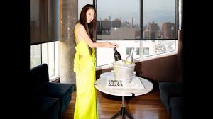 The eternally youthful wang partied with 60 guests including designers calvin klein and donna karan, along with women's wear daily editor bridget foley and fashion and lifestyle editor alina cho. Gf27k Vmrld6km