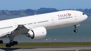 thai airways boeing 777 300er landing