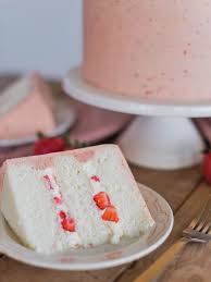 fluffy strawberry shortcake cake