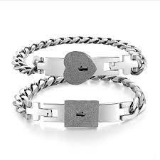 To open the charm bracelet clasp please follow the . Compre His Hers Couples Bracelets King And Queen Matching Set Aniversario Promesa Regalos Acero Inoxidable A 19 29 Del Abetterjewelry Es Dhgate Com