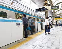 ＪＲ桜木町駅にホームドア 乗降客の安全確保に | 中区・西区 | タウンニュース
