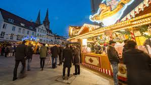 Schon ab ende november können sie auf dem halleschen weihnachtsmarkt glühbier, frisch gebrannte mandeln und viele andere leckereien genießen. Weihnachtsmarkte In Bayern So Finden Sie Statt Br24