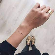 Plus de 75 idées de tatouages discrets | Tatuajes minimalistas, Últimos  tatuajes, Tatuajes