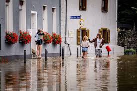 Suivez ces conseils de sécurité pour préparer votre maison à la saison des inondations et prévenir les dégâts d'eau en cas d'inondation dans votre région. Les Images Des Inondations En Allemagne Et En Belgique